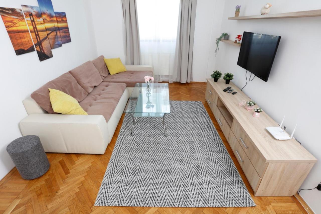 Rico'S 3 Bedroom City Center Apartment Bukarest Exteriör bild