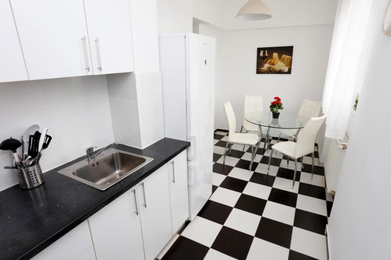 Rico'S 3 Bedroom City Center Apartment Bukarest Exteriör bild