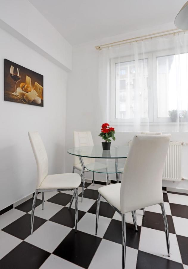 Rico'S 3 Bedroom City Center Apartment Bukarest Exteriör bild